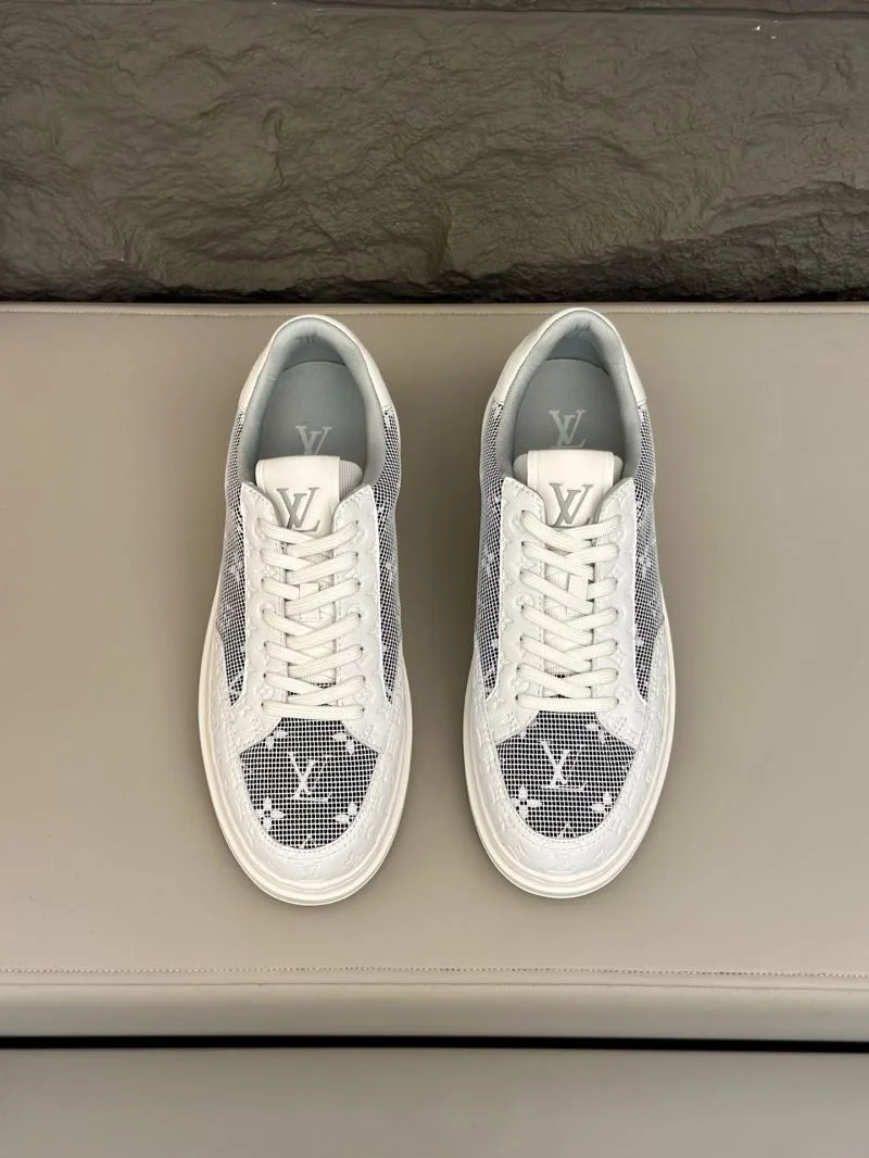 Vibrant Louis Vuitton Low Shoes 32837