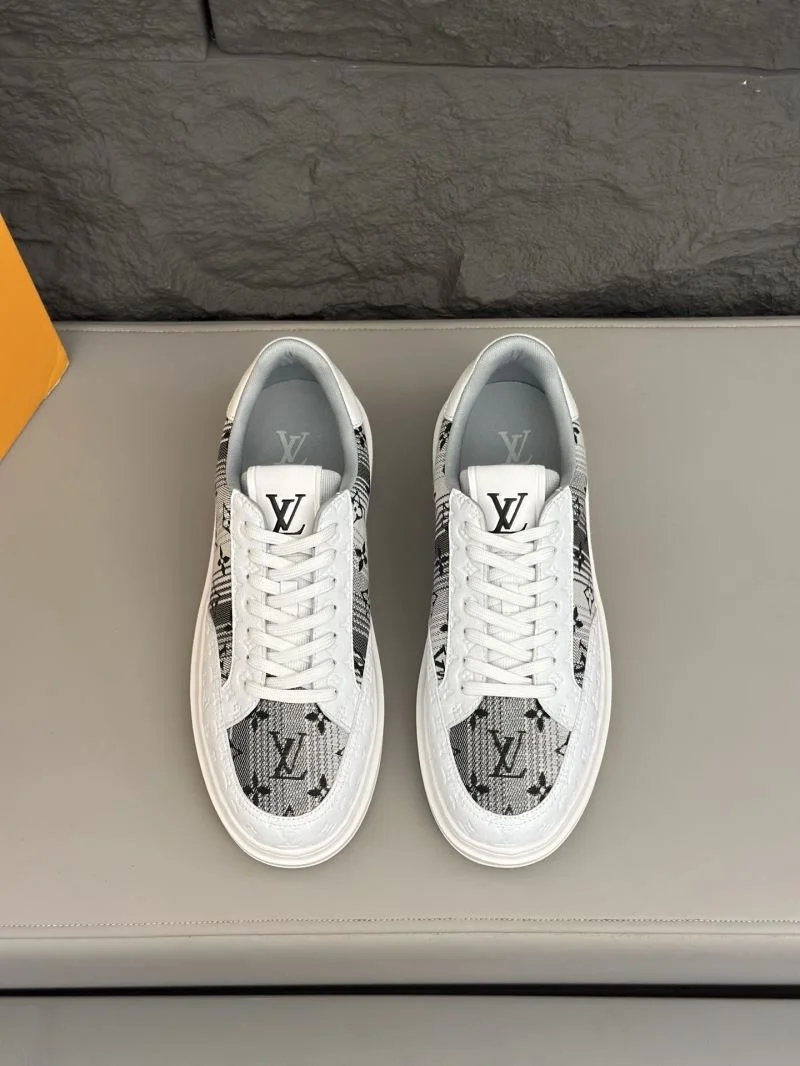 Louis Vuitton Low Shoes WaterResistant 32853