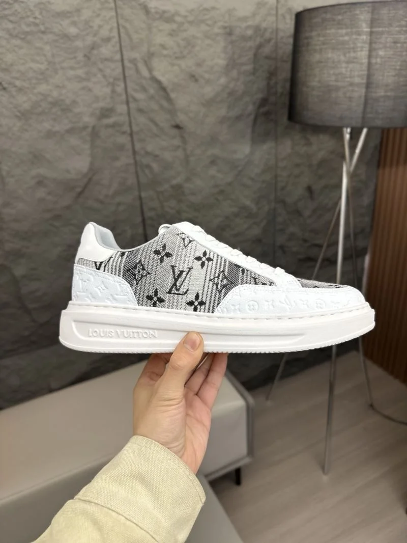 Louis Vuitton Low Shoes WaterResistant 32853