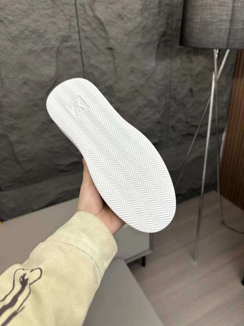 Louis Vuitton Low Shoes WaterResistant 32853