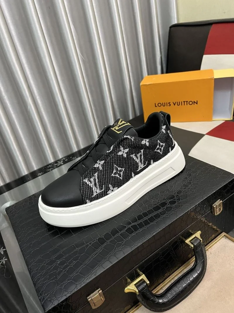 Louis Vuitton Low Shoes Sporty 32802