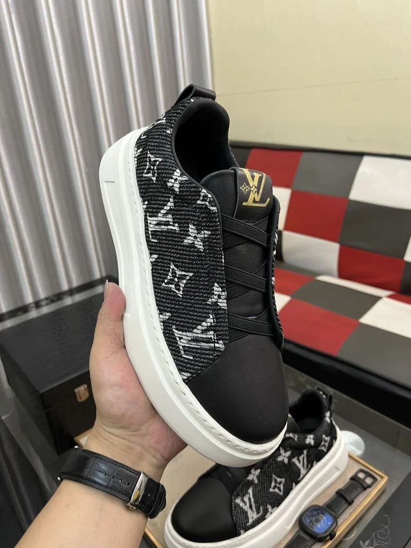 Louis Vuitton Low Shoes Sporty 32802
