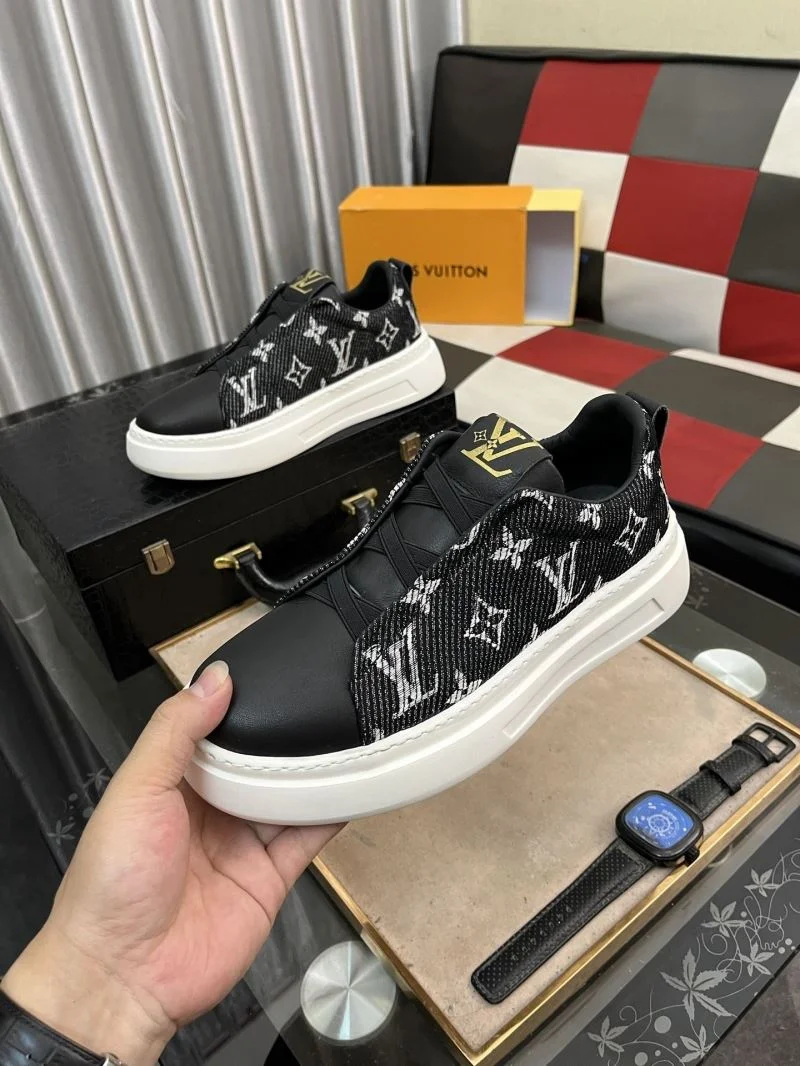 Louis Vuitton Low Shoes Sporty 32802