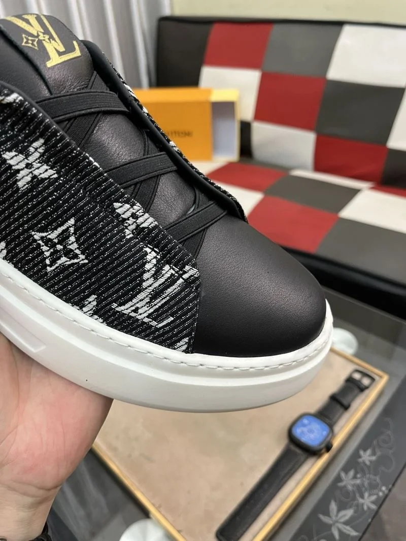 Louis Vuitton Low Shoes Sporty 32802