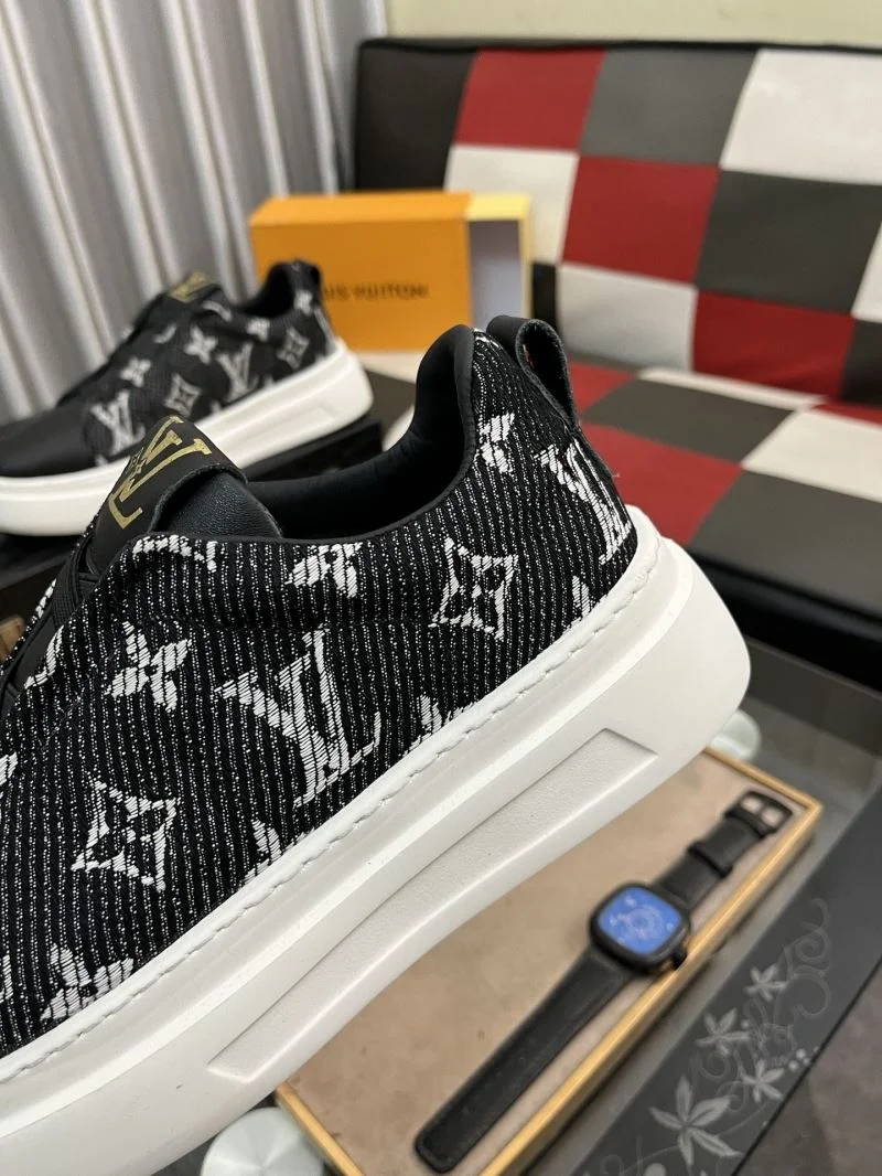 Louis Vuitton Low Shoes Sporty 32802