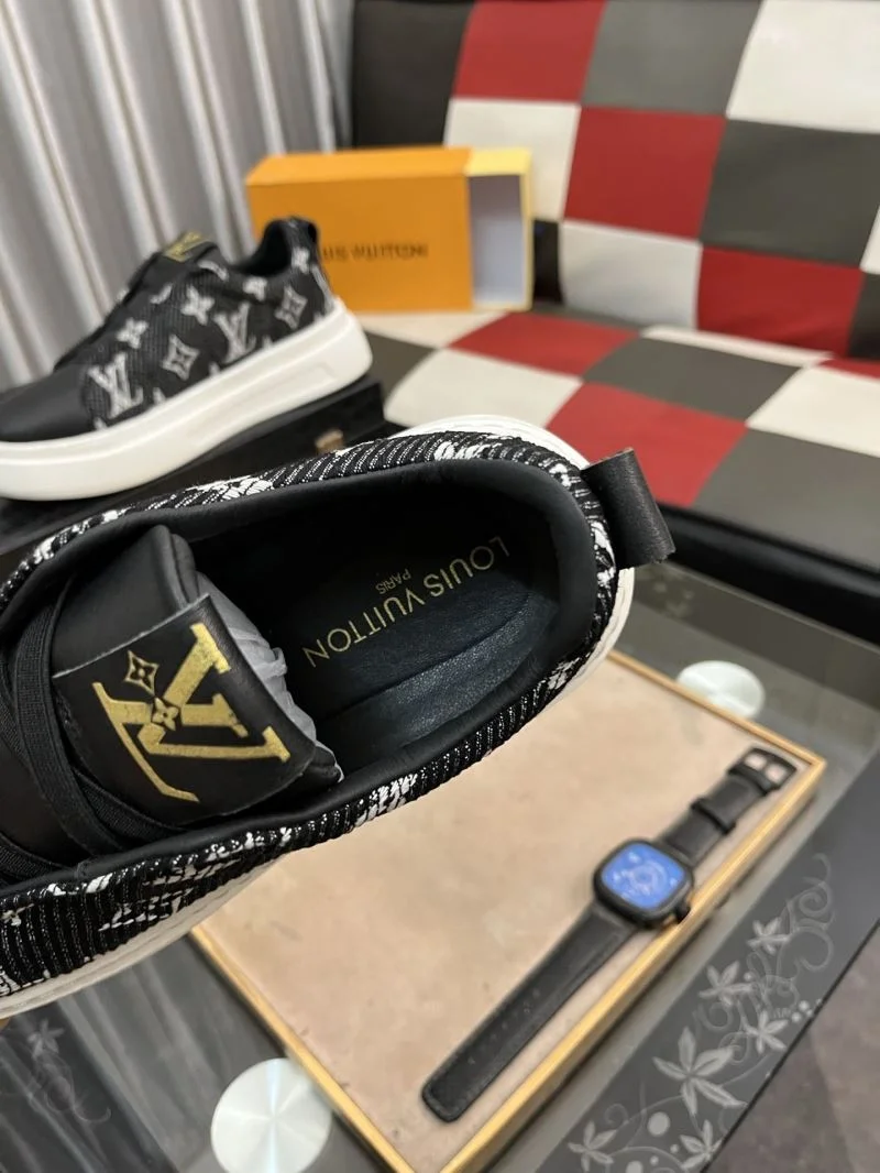 Louis Vuitton Low Shoes Sporty 32802