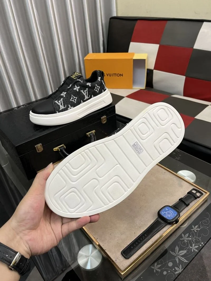 Louis Vuitton Low Shoes Sporty 32802