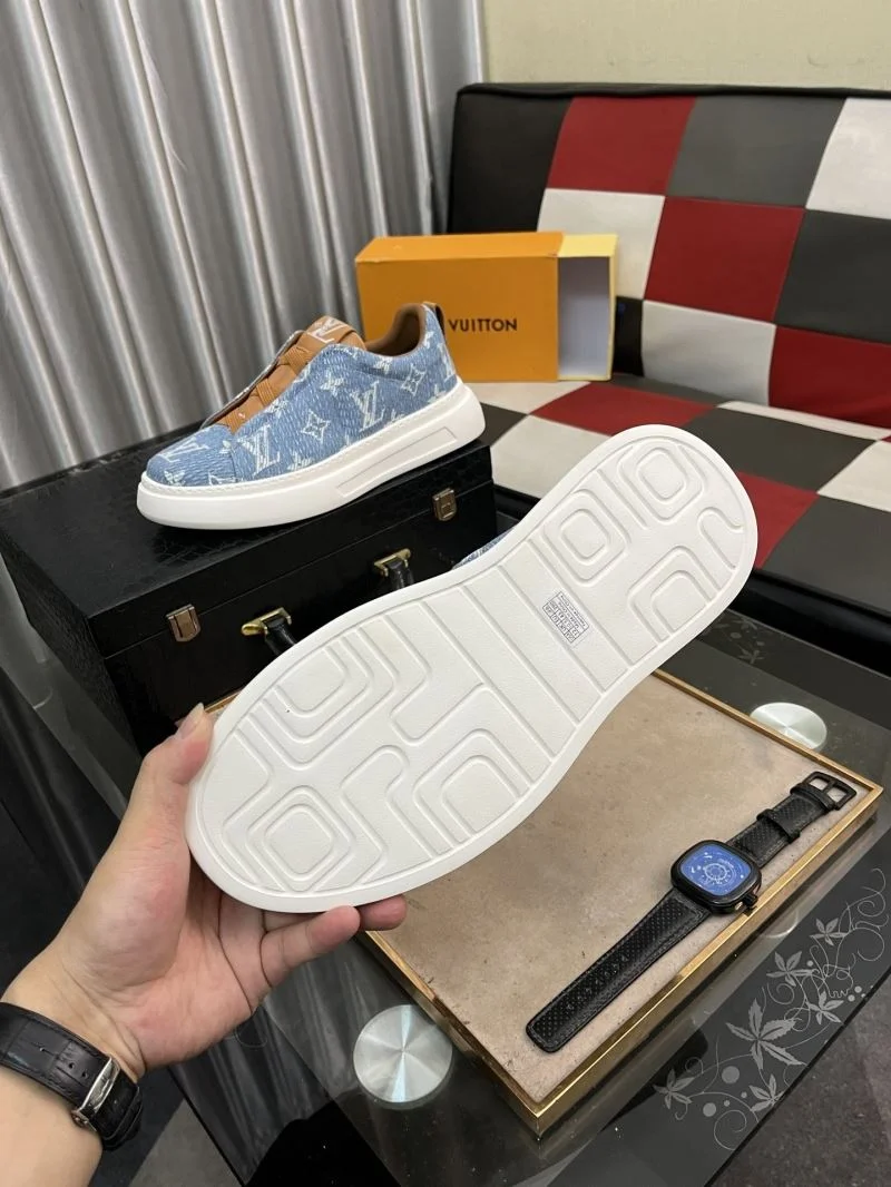 Louis Vuitton Low Shoes Trendsetting 32818
