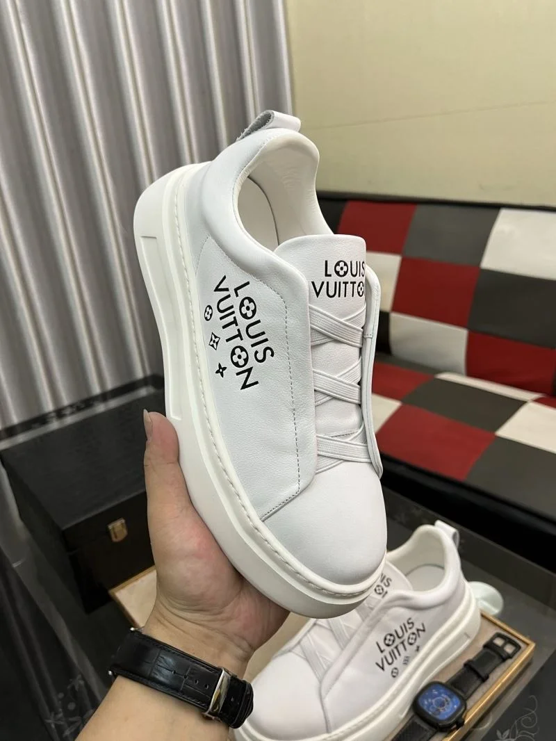 Stylish Louis Vuitton Low Shoes 32819