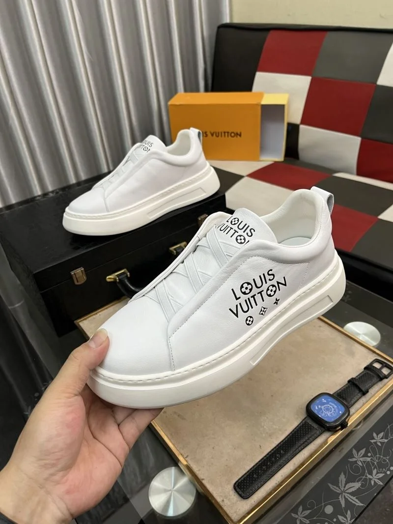 Stylish Louis Vuitton Low Shoes 32819