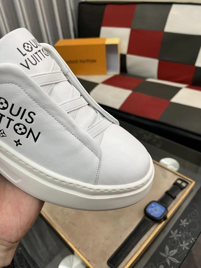 Stylish Louis Vuitton Low Shoes 32819