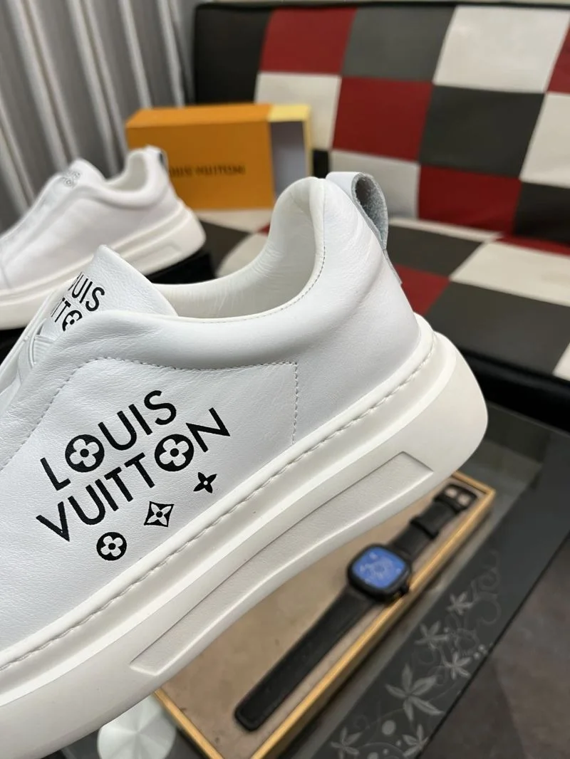 Stylish Louis Vuitton Low Shoes 32819