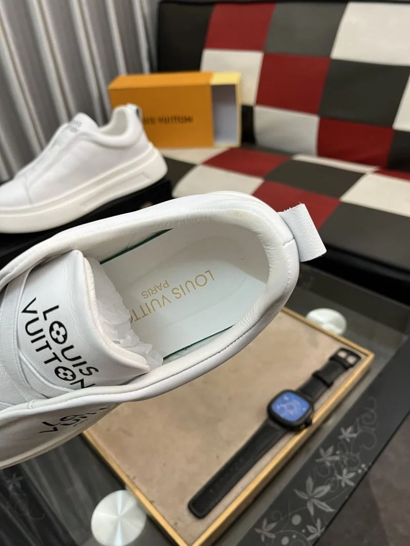 Stylish Louis Vuitton Low Shoes 32819