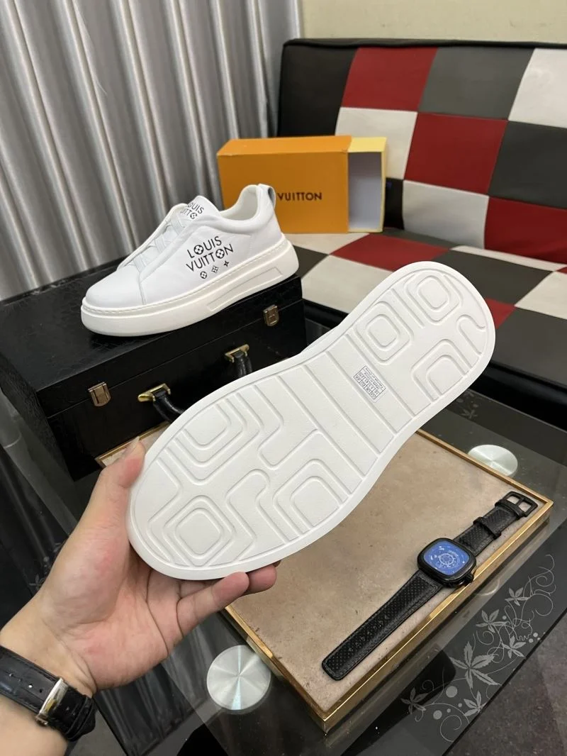 Stylish Louis Vuitton Low Shoes 32819