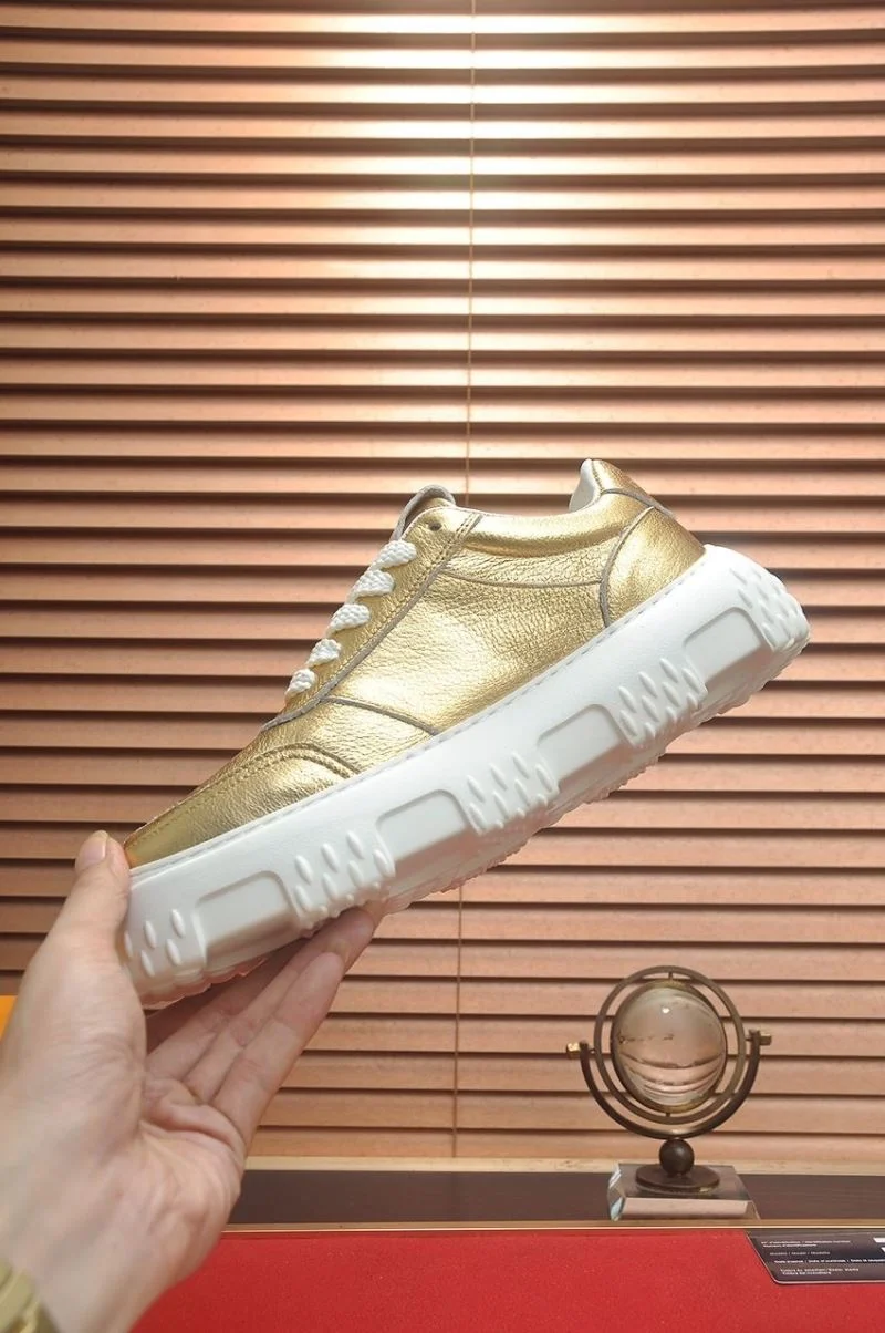 UrbanChic Louis Vuitton Low Shoes 32817