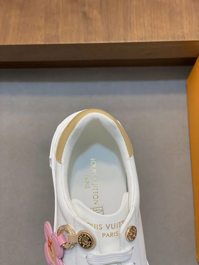 Effortless Louis Vuitton Low Shoes 32782