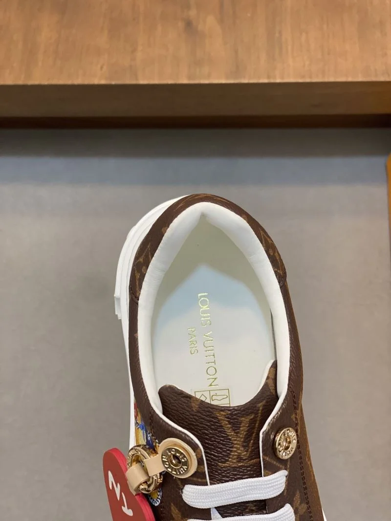WeatherProof Louis Vuitton Low Shoes 32776