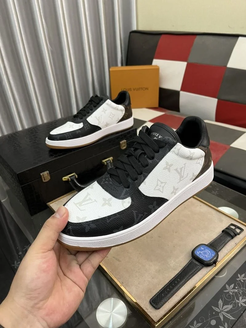 UrbanChic Louis Vuitton Low Shoes 32773