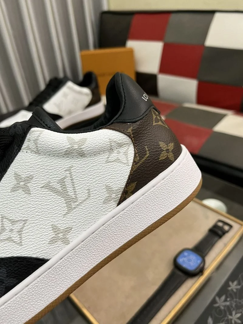 UrbanChic Louis Vuitton Low Shoes 32773