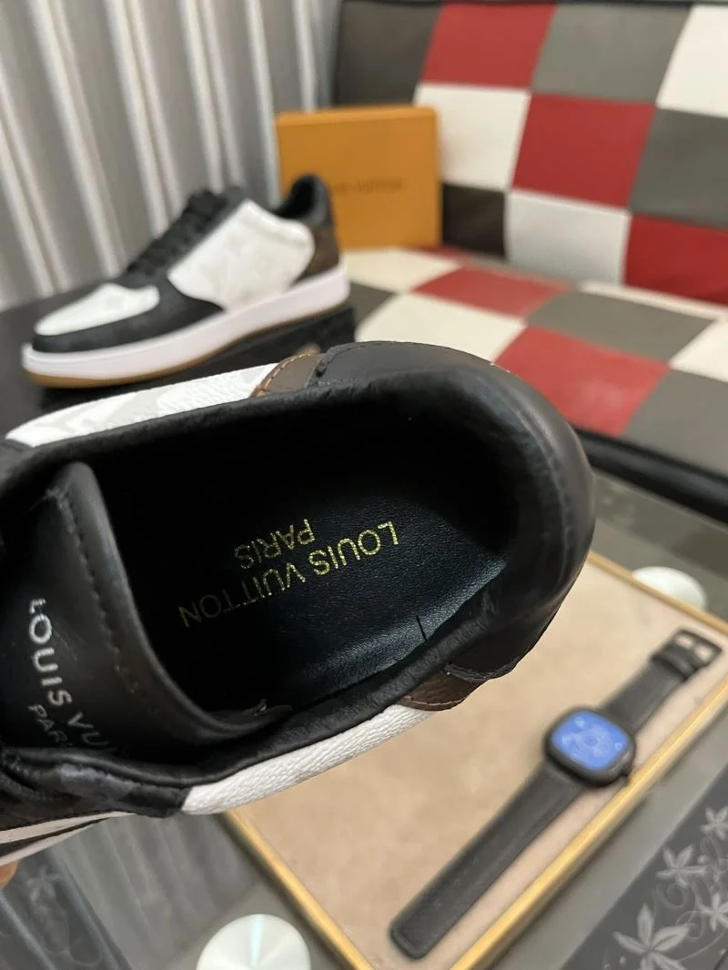 UrbanChic Louis Vuitton Low Shoes 32773