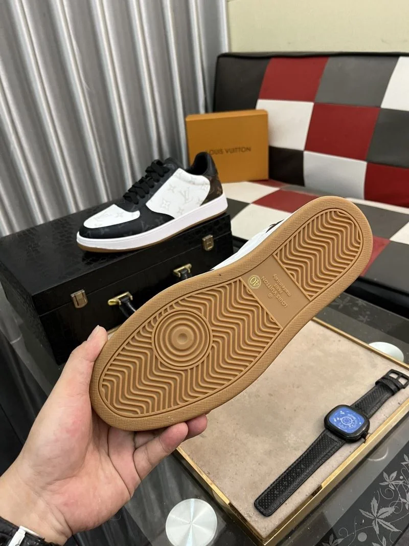UrbanChic Louis Vuitton Low Shoes 32773