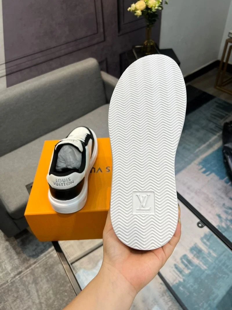 Functional Louis Vuitton Low Shoes 32769