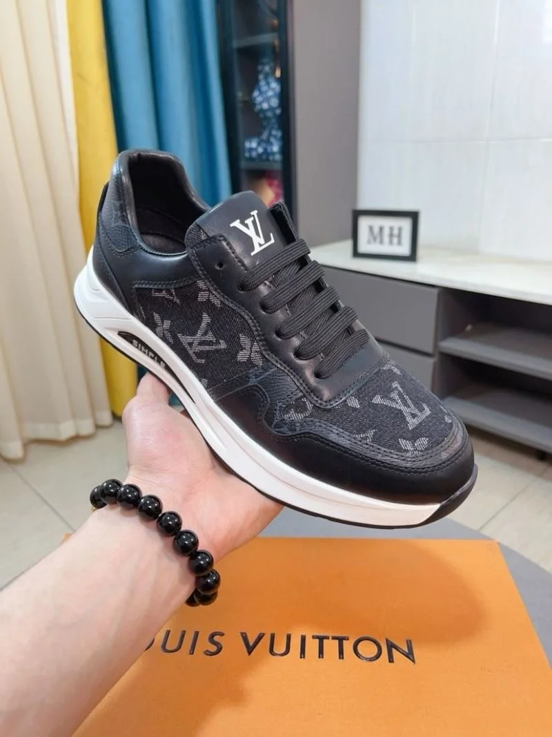Sleek Louis Vuitton Low Shoes 32748