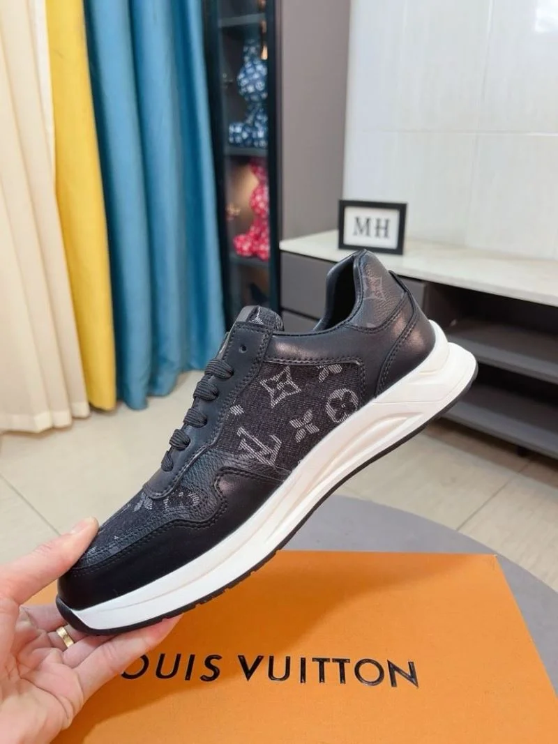 Sleek Louis Vuitton Low Shoes 32748
