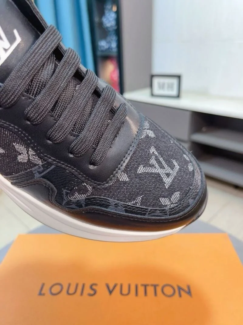 Sleek Louis Vuitton Low Shoes 32748