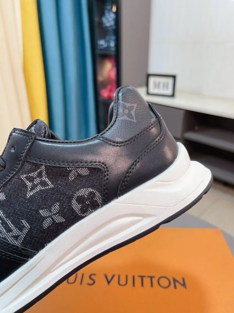 Sleek Louis Vuitton Low Shoes 32748
