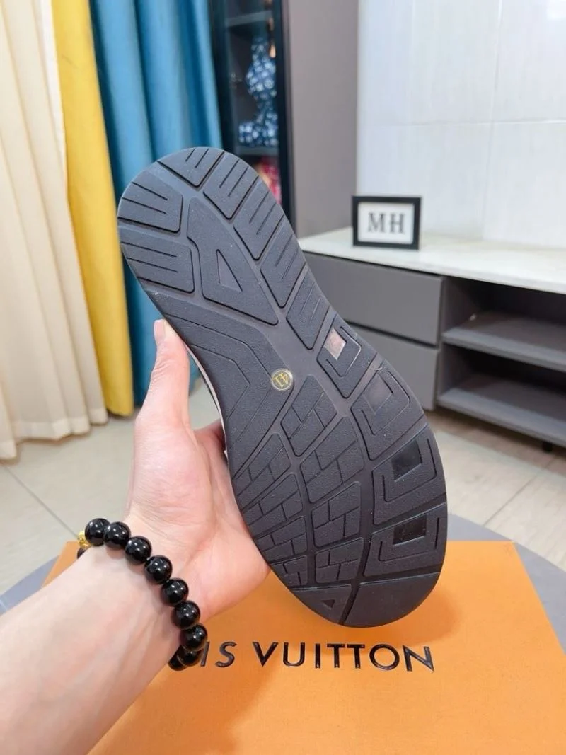 Sleek Louis Vuitton Low Shoes 32748