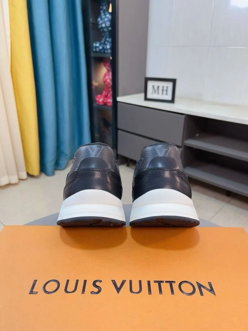 Sleek Louis Vuitton Low Shoes 32748