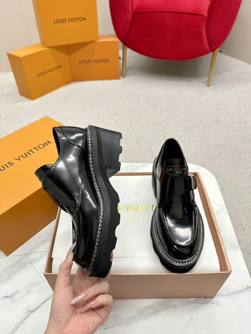TimelessDesign Louis Vuitton Low Shoes 33334