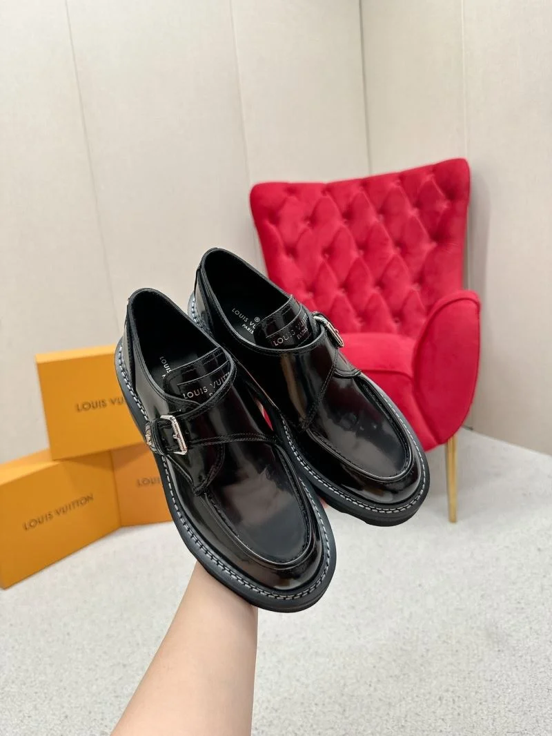TimelessDesign Louis Vuitton Low Shoes 33334