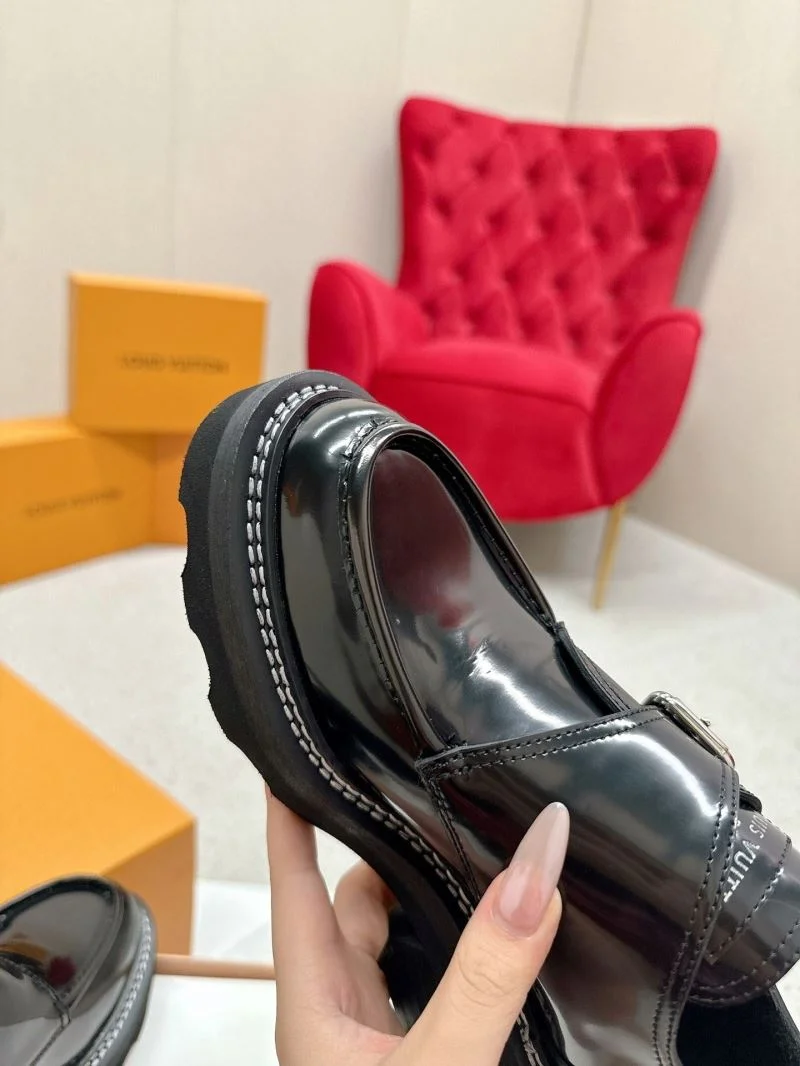 TimelessDesign Louis Vuitton Low Shoes 33334
