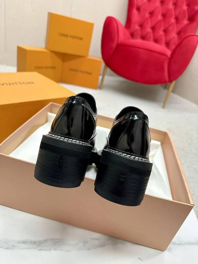 TimelessDesign Louis Vuitton Low Shoes 33334