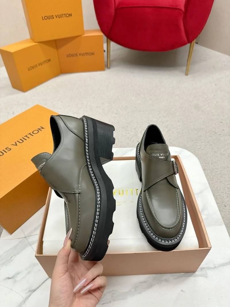 Comfortable Louis Vuitton Low Shoes 33342