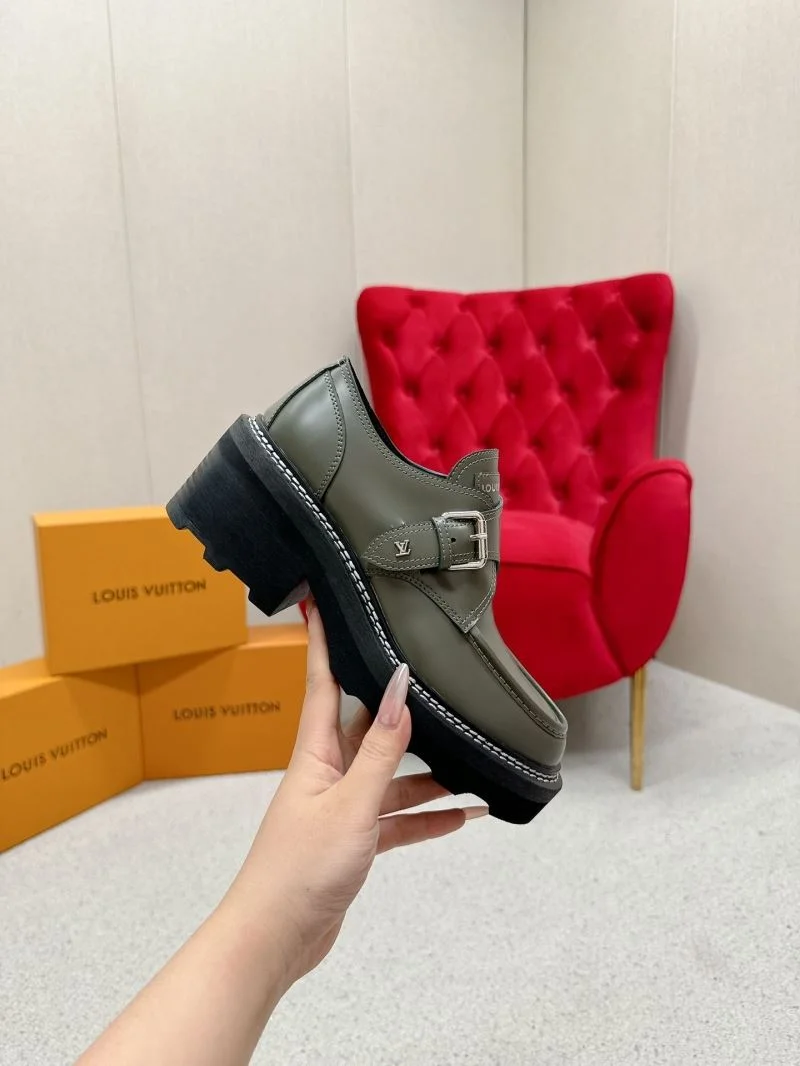 Comfortable Louis Vuitton Low Shoes 33342