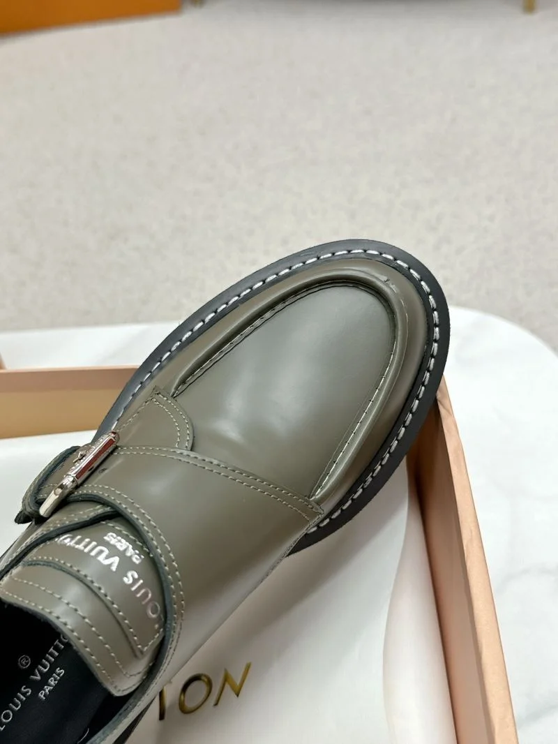 Comfortable Louis Vuitton Low Shoes 33342