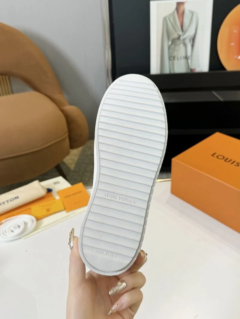Comfortable Louis Vuitton Low Shoes 33339
