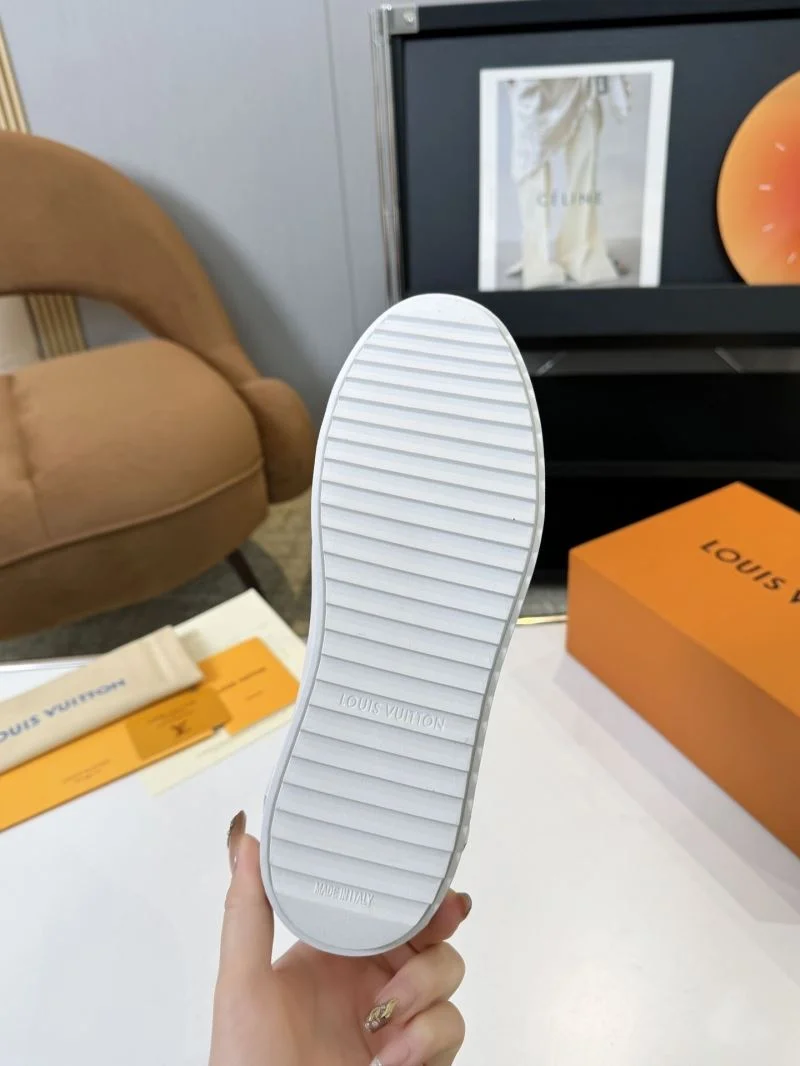 Minimalist Louis Vuitton Low Shoes 33326