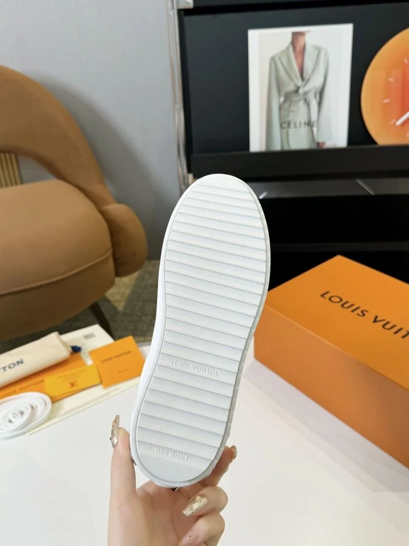 Louis Vuitton Low Shoes Practical 33329