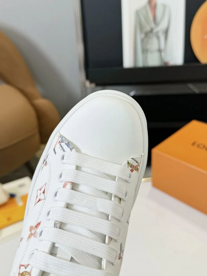 Louis Vuitton Low Shoes Compact 33320