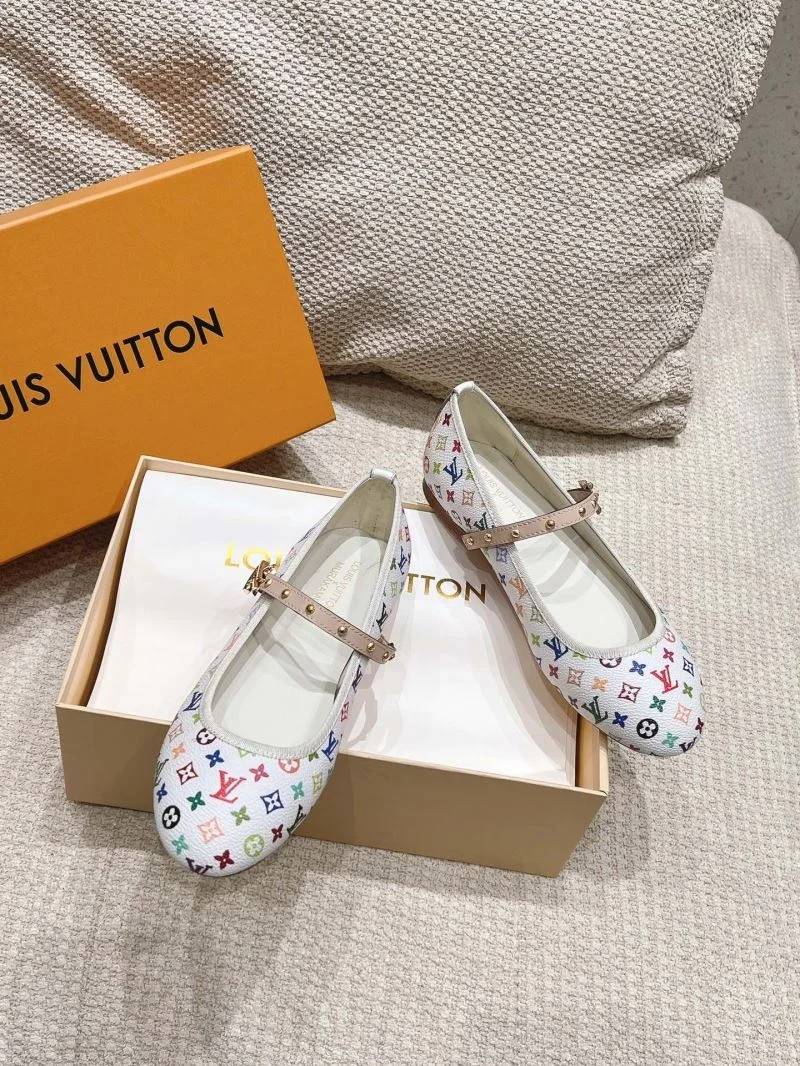 Soft Louis Vuitton Low Shoes 33318