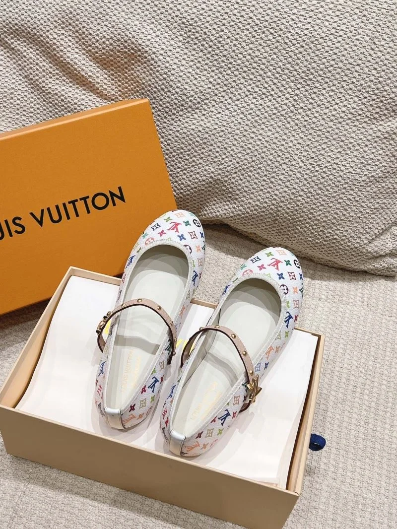 Soft Louis Vuitton Low Shoes 33318