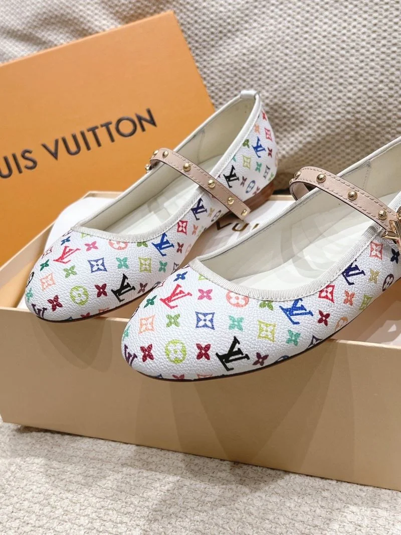 Soft Louis Vuitton Low Shoes 33318