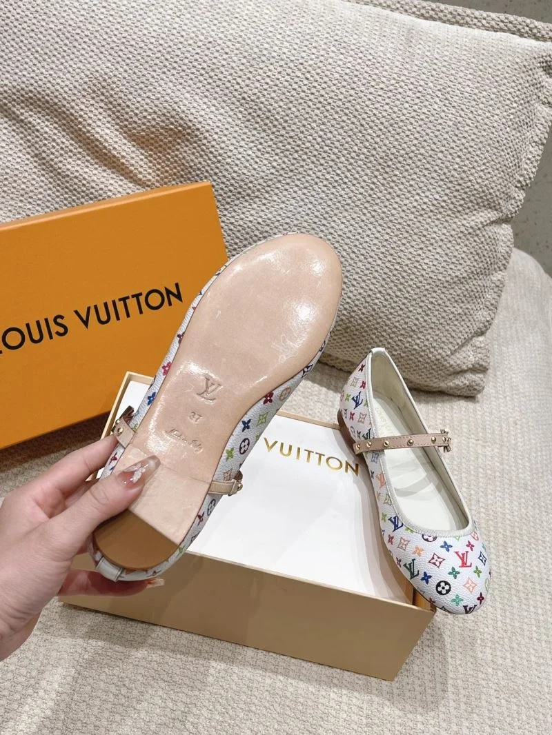 Soft Louis Vuitton Low Shoes 33318