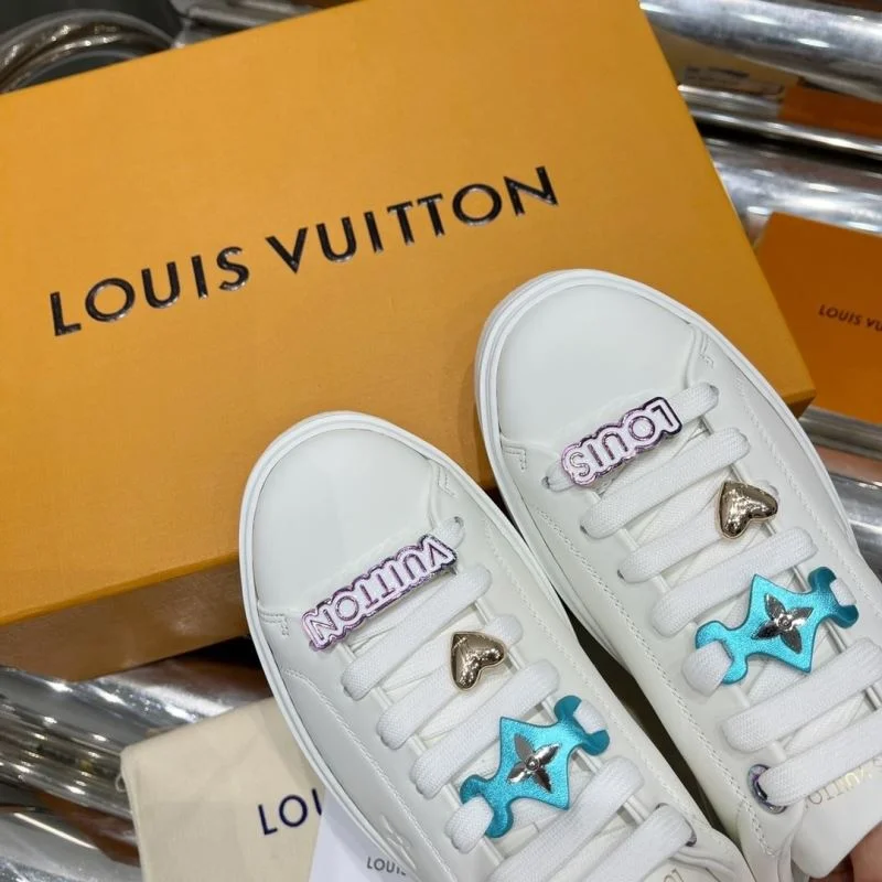 Stylish Louis Vuitton Low Shoes 31211