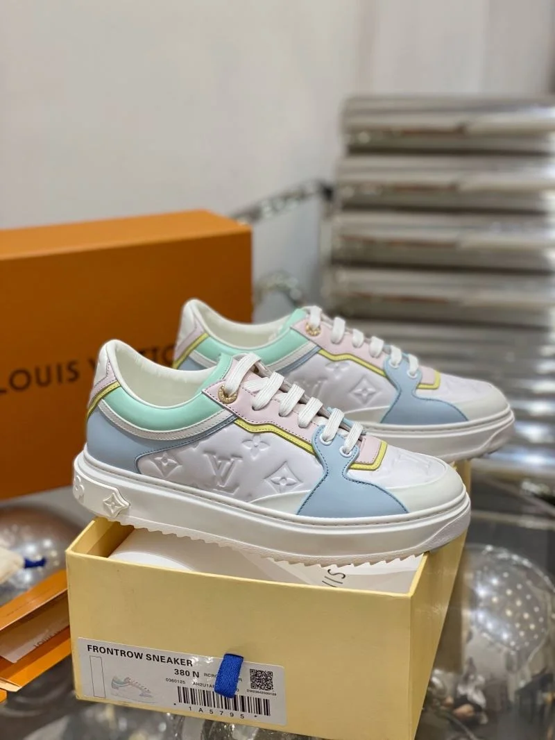 Louis Vuitton Low Shoes Trendsetting 31206