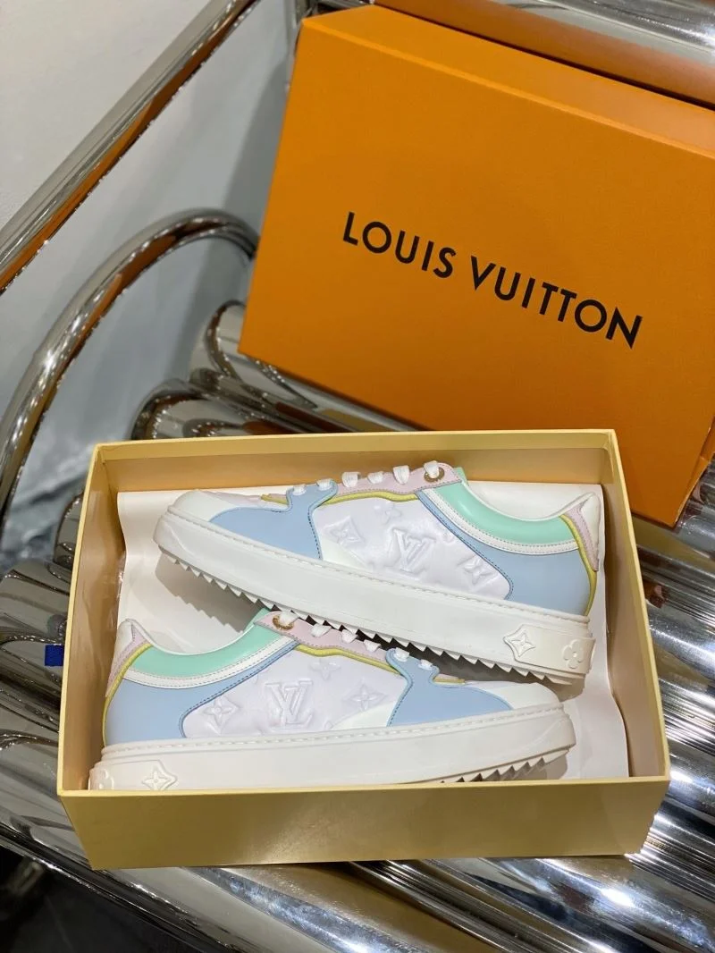 Louis Vuitton Low Shoes Trendsetting 31206